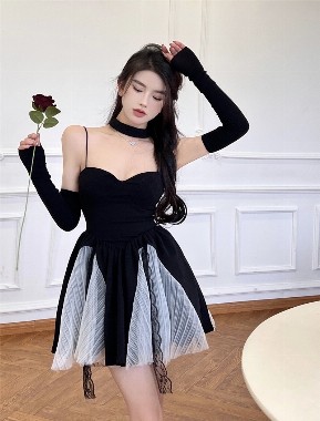 Đầm Xòe Tiểu Thư Kèm Choker Cổ & Bao Tay Sang Chảnh